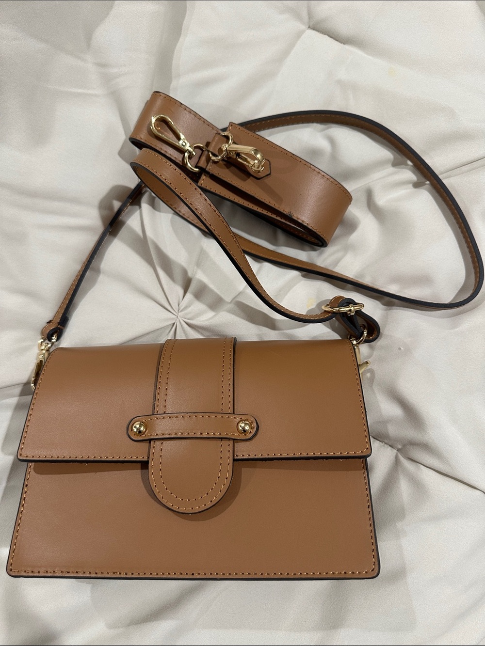 Women's Leather Crossbody Bag in Tan